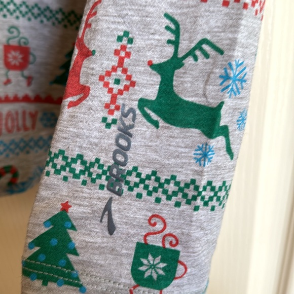 Brooks running women’s holiday shirt - Picture 3 of 4